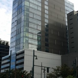 Innoza Tower has a blocky appearance that looks like stack of two buildings. The lower one has concrete wall and open air window, while the upper one is covered by glass panels. This image is as seen from 40th St. corner 10th Ave. opposite of its block.